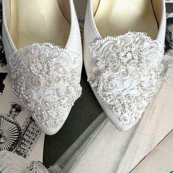 Vintage 80s Coloriffics White Satin Kitten Heels – Lace Bridal Wedding Shoes 7.5 - Picture 4 of 13